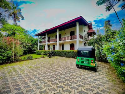 The Kandy Mount Layathraa