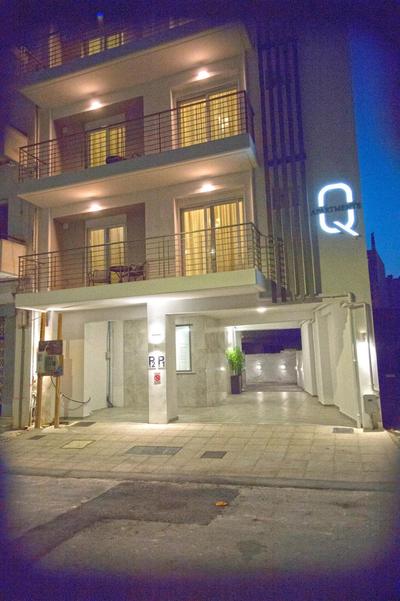 Q Apartments Private Parking