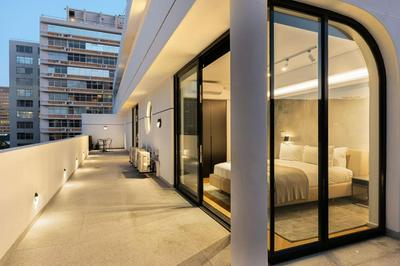 Central City Penthouse With Exquisite Views