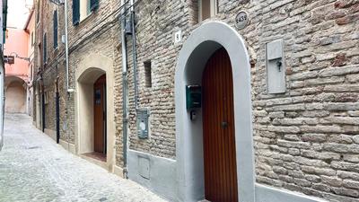 J01 - Jesi, trilocale nelle mura del centro storico