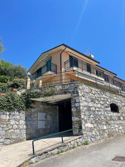 Le Lantane House