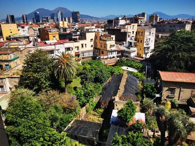 A cozy nest with a Vesuvio view