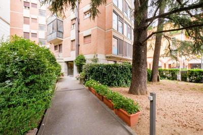 Elegant Penthouse With A View Of The Two Towers And Piazza Maggiore