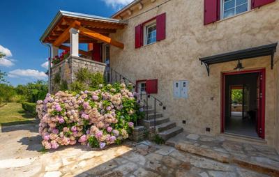 Beautiful Villa Ortensija with pool in Pazin