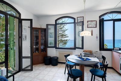 Wonderful flat by sea chez Monique