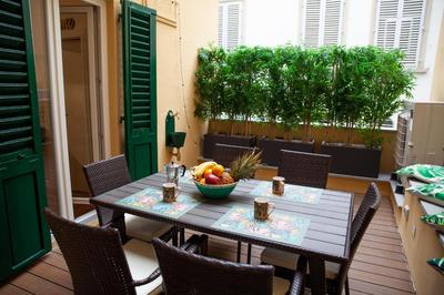 Florentine Jungle large Terrace near the station