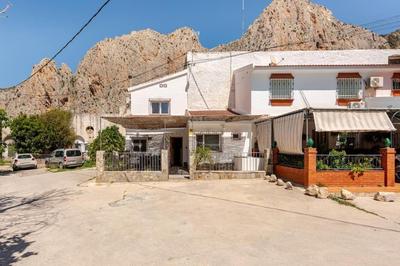 Escaladores Caminito del Rey familia amigos paisaje de ensueño
