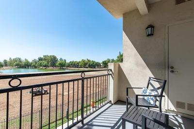 Saints 2BDRM King Suite Deluxe Living Cali
