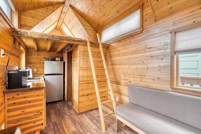 Stay Portland - Tiny Log Cabin - Walk to Local Shops & Eateries