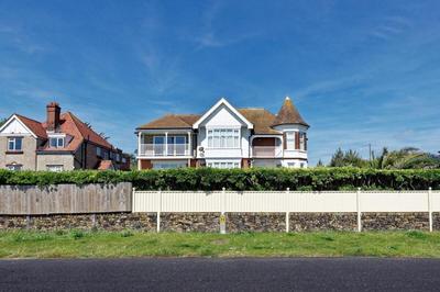 Luna's Seaview Apartment Sleeps 4 Parking Beach