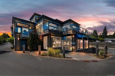 Sooke Harbour Penthouse - Luxurious 4 Bdrm Rental