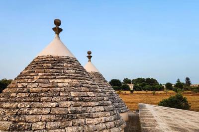 Trullo in central Valle d'Itria with pool
