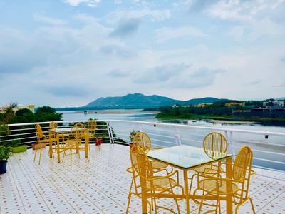 Hotel Durg Retreat Udaipur - A Lakeside Hotel - Lakeview rooftop cafe - swimming pool