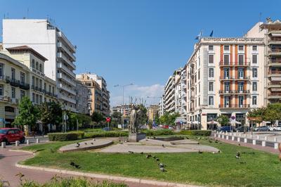 Agias Sofias promenade apt