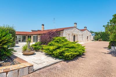 Masseria Pitorrè with private pool