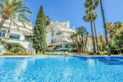 Penthouse Sea Views in Marbella Golden Mile, Puente Romano Area