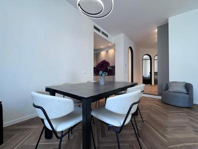 Cool and Big Central Apartment Duomo - White