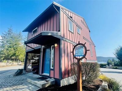 Sheringham Townhouse - Pet Friendly Sooke Rental