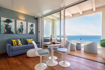 Amare Penthouse with Hot Tub Facing the Sea