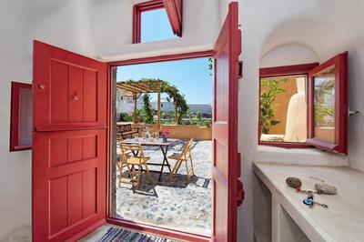 AMELIE'S CAVES by NIKO