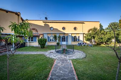 Luxury Limonaia with Jacuzzi near Florence
