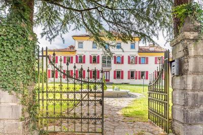 GuestHost - Timeless Charm - Stunning Apt in Villa