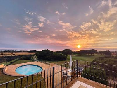 Exclusiva villa con piscina privada y vista al mar