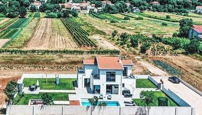 Villa Tim is a 4 bedroom villa with 38 sqm heated pool