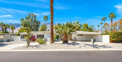 Mid-Century Home, 5-min to downtown, HUGE Pool & Spa