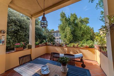 Charming Apt with Scenic Views in Lucca