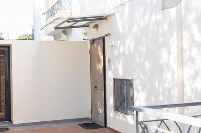 Elegant Coastal Haven Fully Renovated 3-Bedroom Apartment