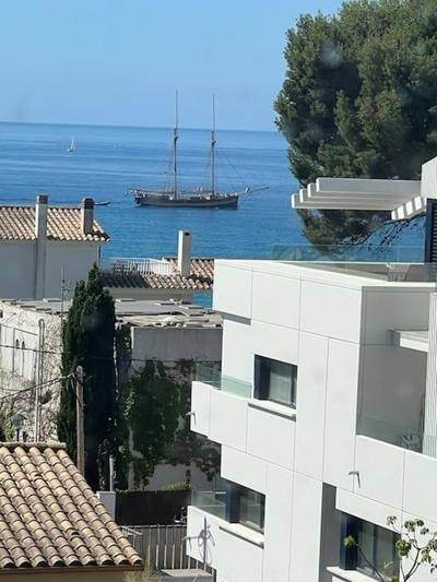 Apartment with sea views 50m from the beach