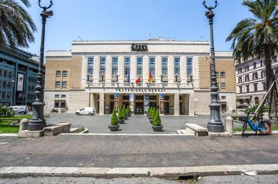Opera Theater Relais