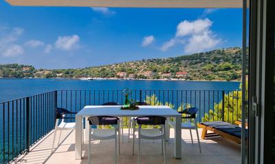 New seafront apartments in Skrivena Luka