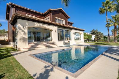 Lets in the Sun - Villa La Cala