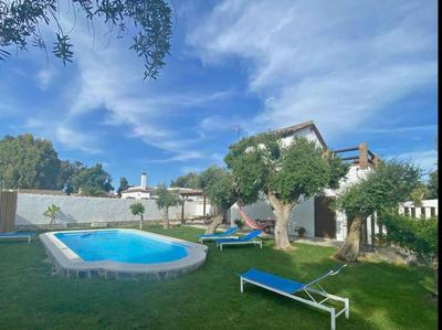 Quinta Mangueta es una casa con piscina en Zahora cerca de la playa