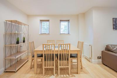 Homely 2 bedroom flat near Tower Bridge