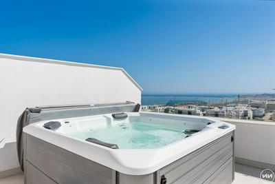 ViVi Homes - Gerrard, Terrace, Pool & Sea Vew