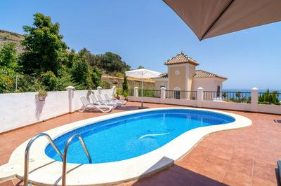 Villa Calidum - Private Pool, Sea Views & 5min from Nerja