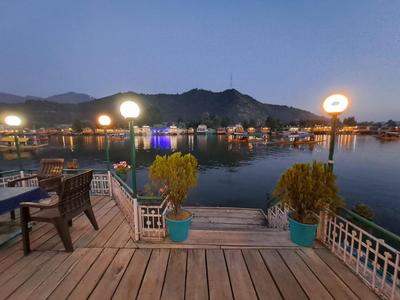 Srinagar tourism group of house boats