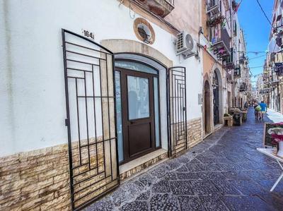 Nel cuore di Via Indipendenza - Noma Blu