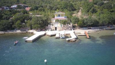 Beachfront Apartment Live