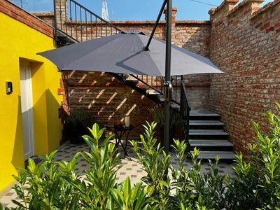 La Luna Petite Suite Deluxe Apartment with Pool & Jacuzzi, Bikes and Covered Parking