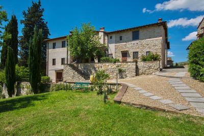 Apartments with 3 beds, air conditioning and private outdoor space in a residence with swimming pool not far from Florence
