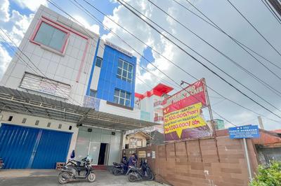 RedDoorz near Taman Kamboja Banjarmasin