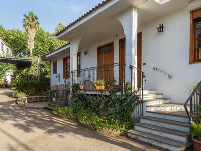 Giardino di Nonno Lucio - Surrounded by Lemon Tree