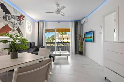 Cozy Flat with Terrace & Pool in Golden Mile