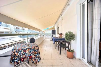 Bright & Cosy in Athens!