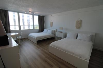 Castle 411 Intracoastal View Studio, Pool, Beach Access and FREE Parking