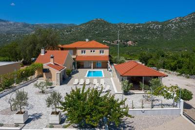 Villa Zara with heated Hydromassage-Pool